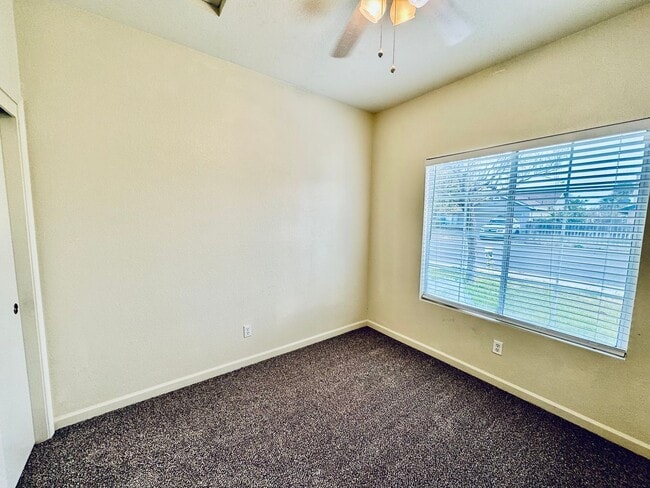 Building Photo - REDUCED! Cozy 3 Bedroom 2 Bath Home