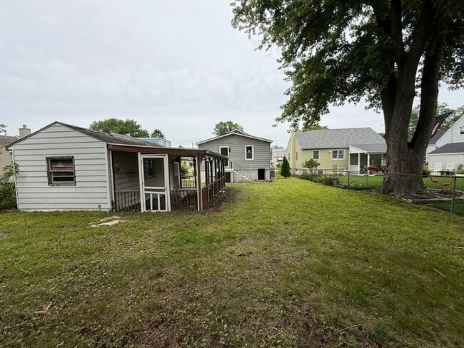 Building Photo - 718 Green Ave