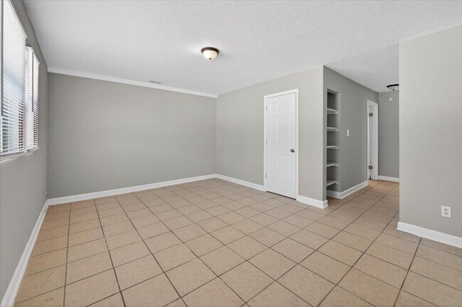 Building Photo - 2216-2216 Norden Ct