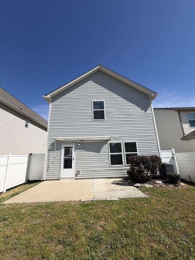 Building Photo - 3549 Saddlebrook Dr