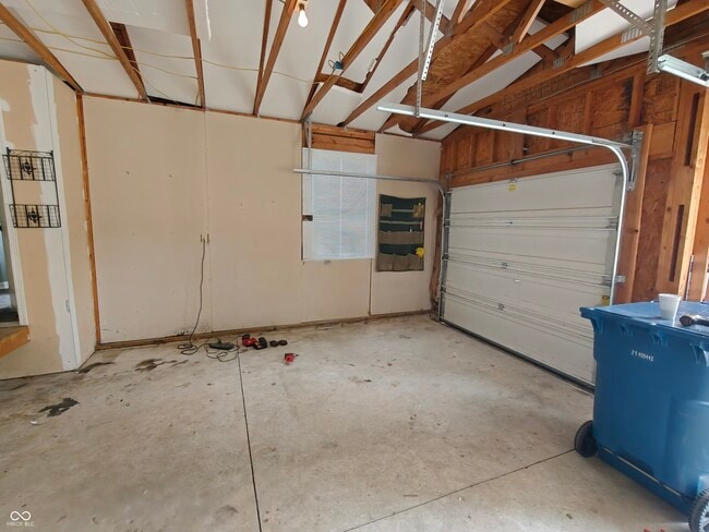 Building Photo - 802 Fern Dr