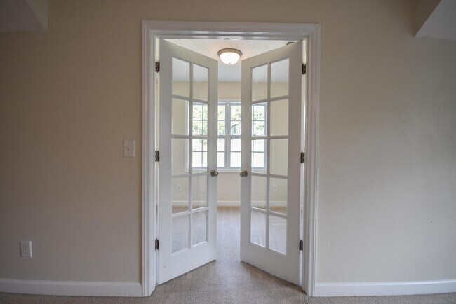 Building Photo - 217 Rolling Stone Ct