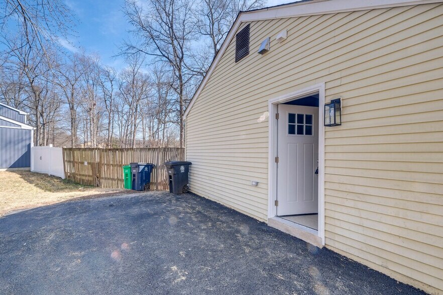 Building Photo - 500 Shelfar Pl