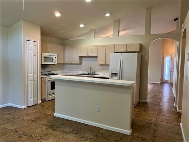 Building Photo - Weston Hills Gated Pool Community