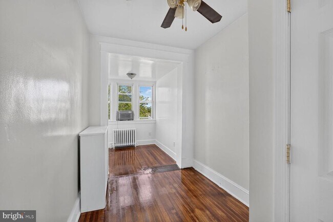 Building Photo - 623 Farragut St NW