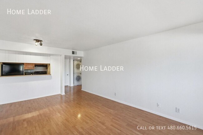 Building Photo - 540 N May-#3075