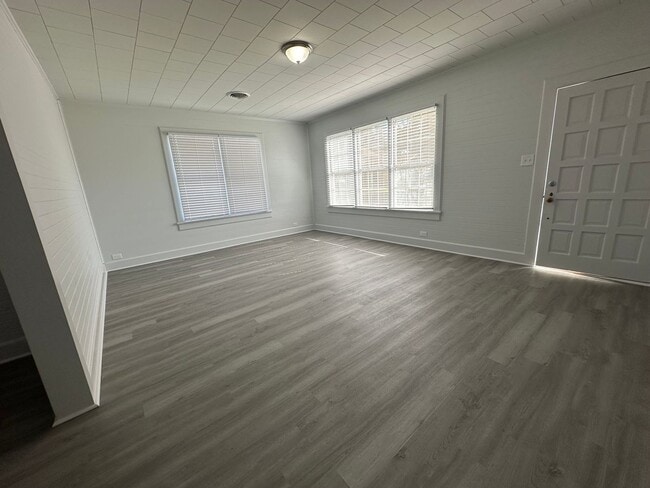 Building Photo - Luxury in Lockport-Newly Remodelled 4 Bedroom 2 Bath