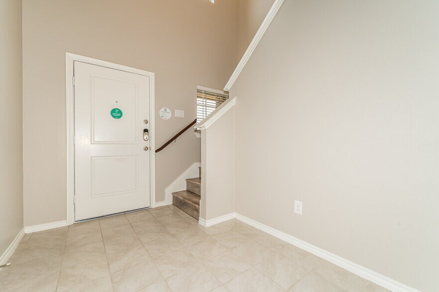 Building Photo - 820 Horton St