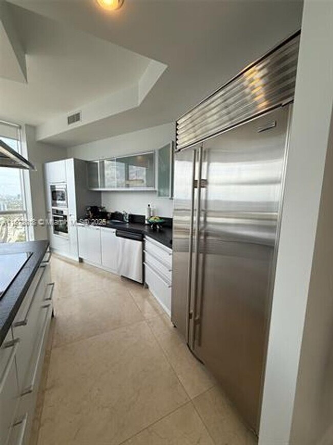 Building Photo - 18201 Collins Ave