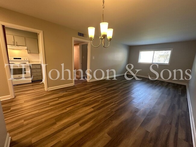 Building Photo - 1 Bedroom Minutes from The School of the Arts!