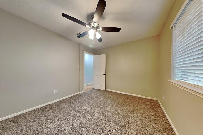 Building Photo - 24826 Baywick Dr