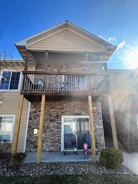 Building Photo - Meadow Cove