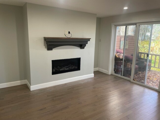 Building Photo - 64 Dunvegan Wds Dr