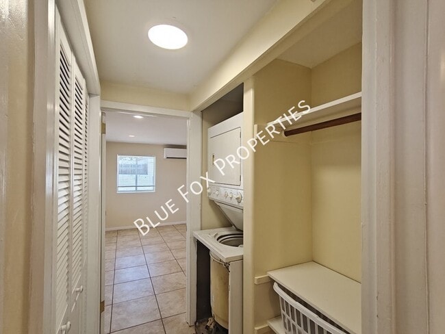 Building Photo - 3020 N Park Ave