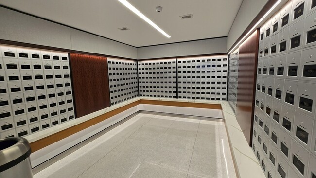 Building Photo - 400 E Randolph St