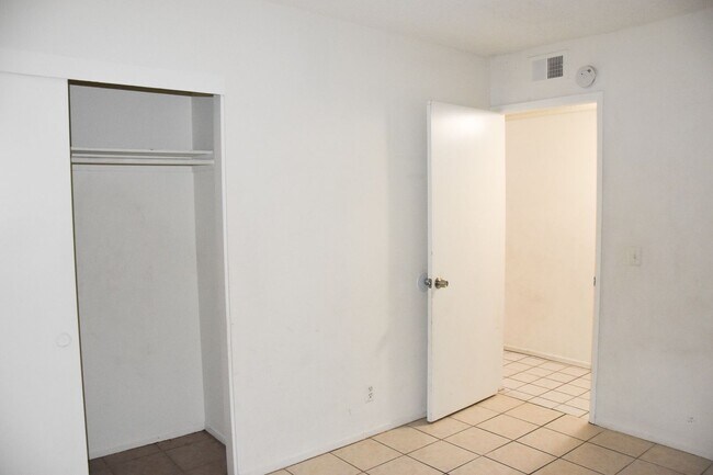 Building Photo - Cypress (125-127) South