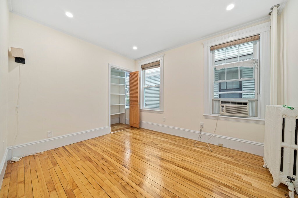 Building Photo - 108 Trowbridge St