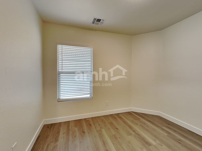 Building Photo - 12821 W Myer Ln