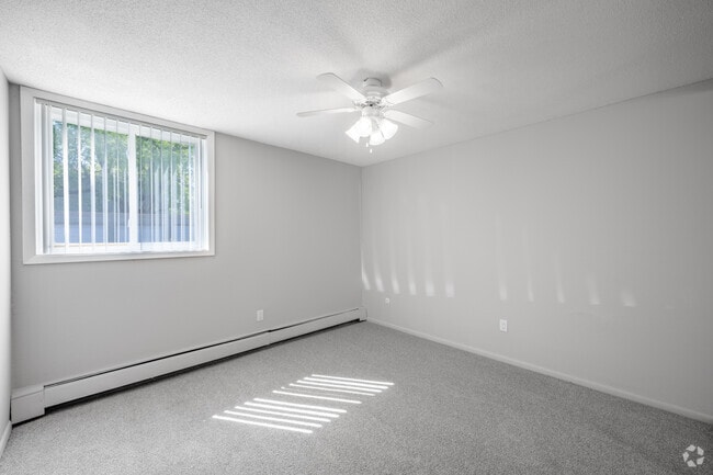 1BR, 1BA - 600 - Bedroom - Johnson Parkway