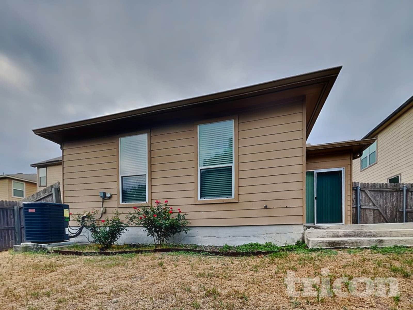 Building Photo - 9914 Hawk Village