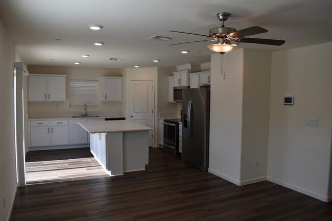 Building Photo - 736 Athena Dr