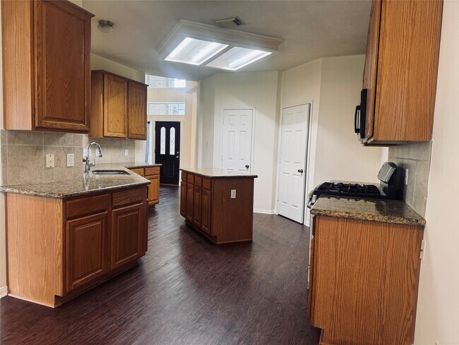Building Photo - 3623 Pine Valley Dr