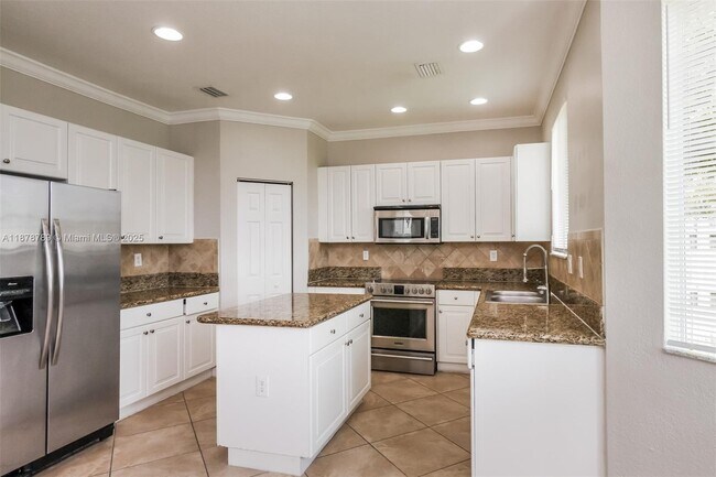 Building Photo - 14123 SW 158th Ct