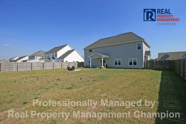 Building Photo - Gorgeous 4 BD/3.5 BA Executive Home w/Spacious Fenced Yard