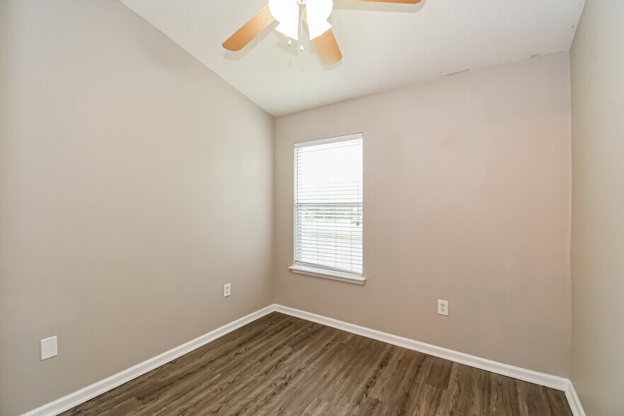 Building Photo - 5966 Pavilion Dr