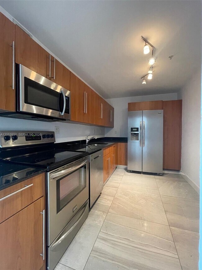 Building Photo - 3001 S Ocean Dr