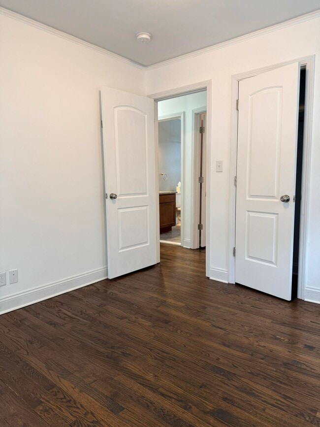 Building Photo - 541 E Bennett Ave