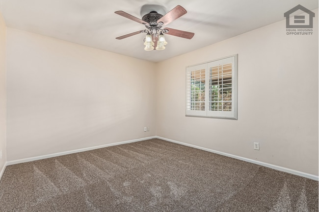 Building Photo - 3Bed/3Bath House at Thomas/7th Ave! Ready for Immediate Move-In! -- NO HOA! FULLY REMODELED!