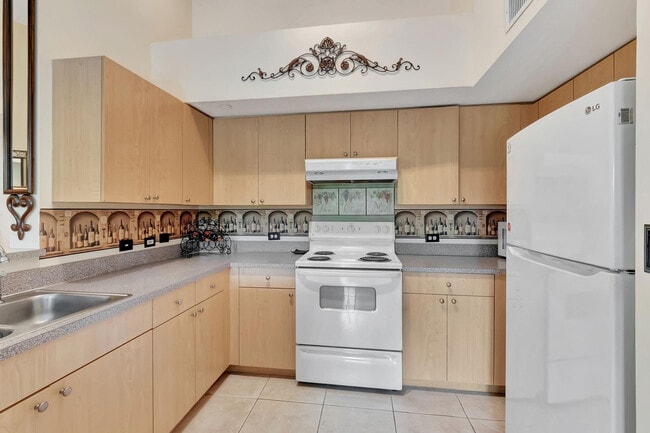 Building Photo - 923 Villa Cir