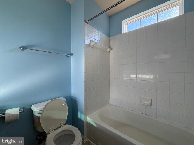 Building Photo - 1005 Sithean Way