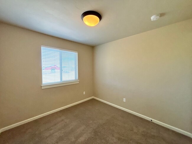 Building Photo - 2965 Yew Park Ln
