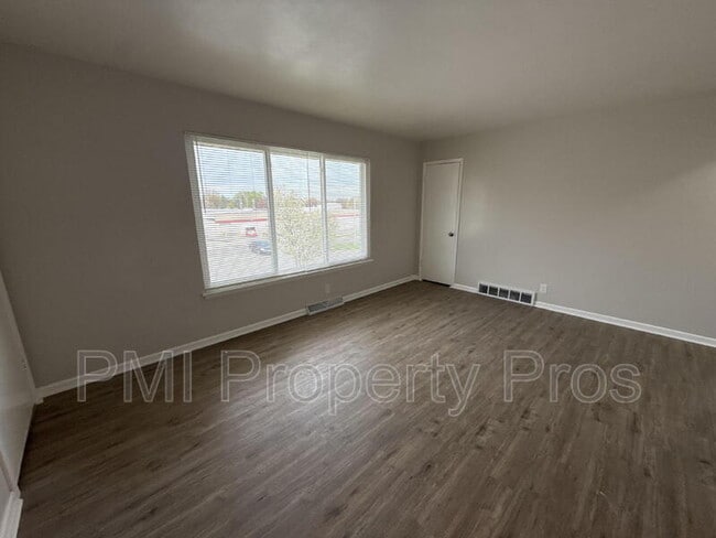 Building Photo - 7701 W Hampton Ave