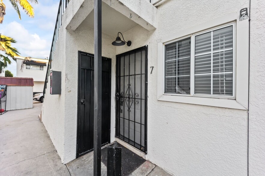 Building Photo - 4104 E 7th St