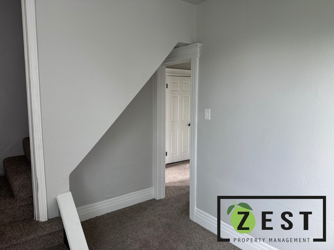 Building Photo - Beautifully Remodeled Home!
