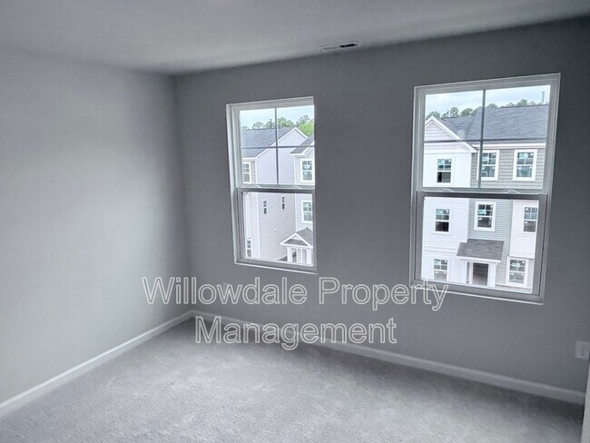 Building Photo - 4010 Silver Oak Ln