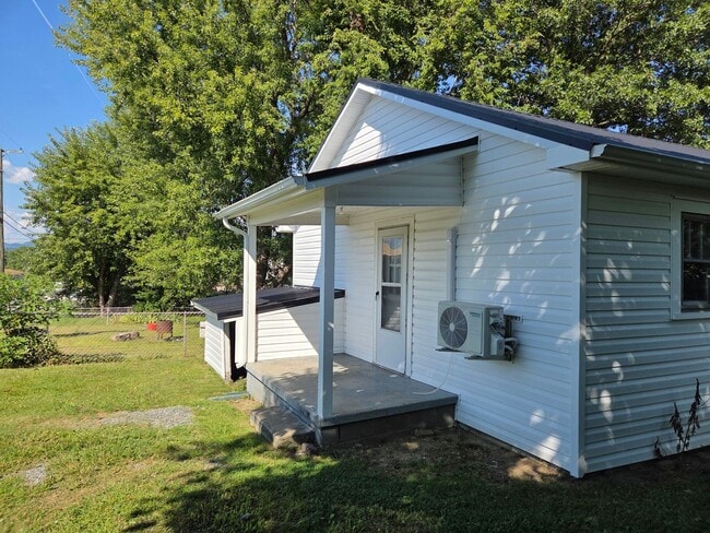 Building Photo - Cute 2 bed 1 bath home for rent.