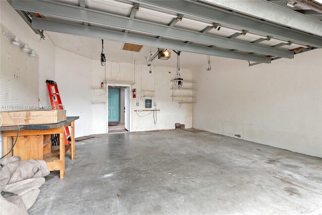 Building Photo - 2561 E Aragon Blvd