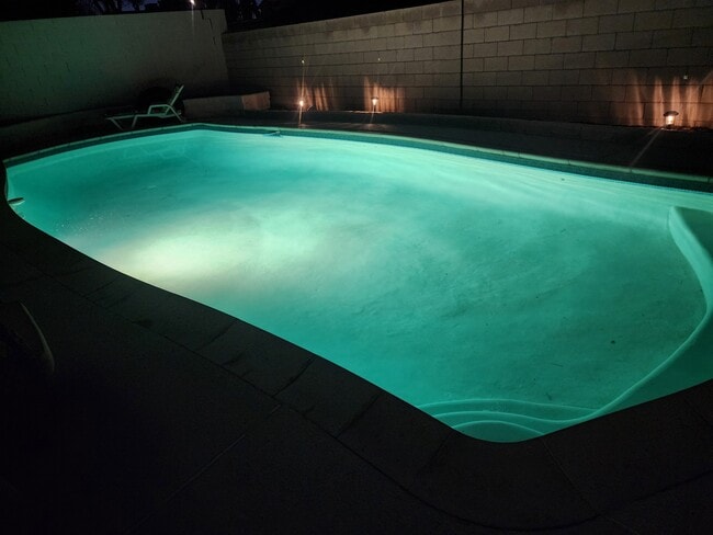 Building Photo - 2612 E Siesta Ave