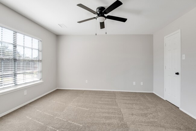 Building Photo - 11714 Pinos Altos Dr