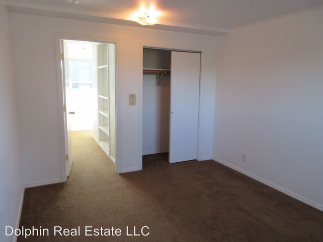 Building Photo - 212 NW Brook St