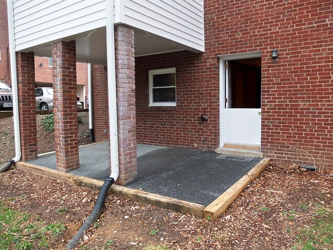 Building Photo - 1428 Apartments
