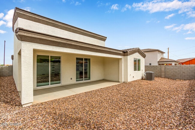 Building Photo - 949 E Desert Ln