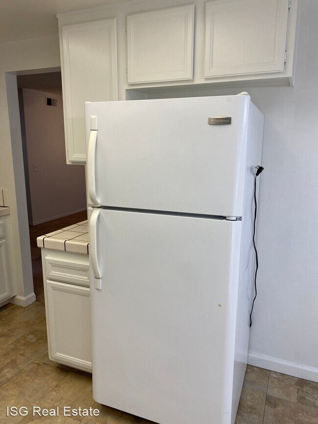 Building Photo - 3 br, 2.5 bath House - 1537 Apache Dr. Unit D