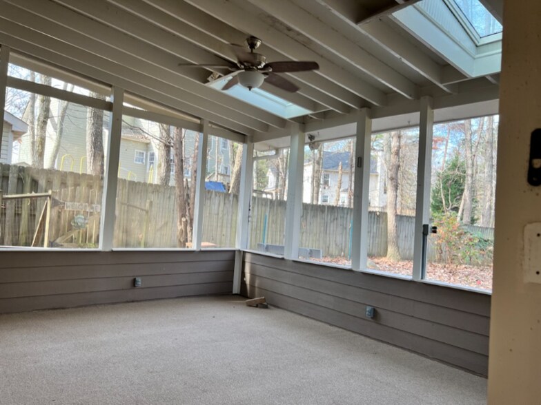 Building Photo - 4825 Chesterfield Ct
