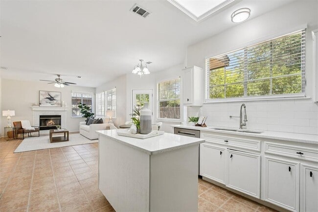 Building Photo - 1110 Blue Fox Dr