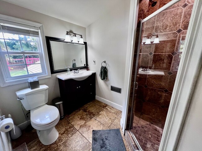 Building Photo - Love Where You Live in Lake Shores!